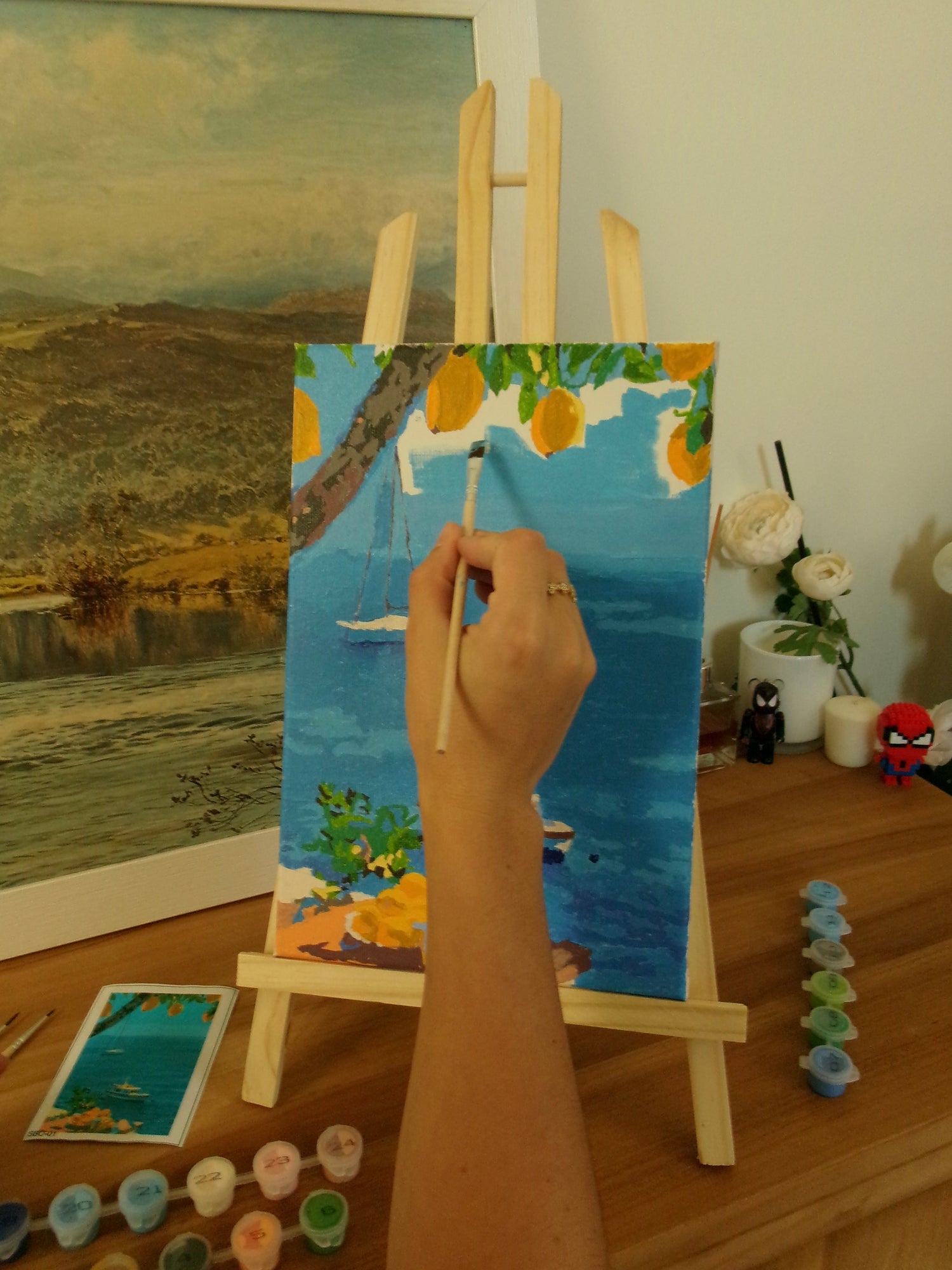 Kit de peinture par numéro Douceur Méditerranéenne MOMENA avec paysage de mer italienne et maison en Sicile.